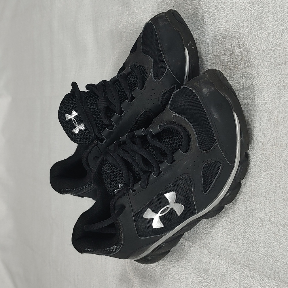 Under Armour Black Tennis Shoes Lace Up Athletic Casual Sneakers Size 6Y